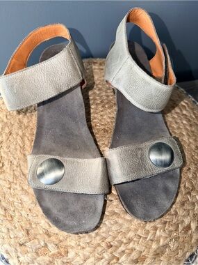 Taos Lightweight Carousel Wedge Sandals